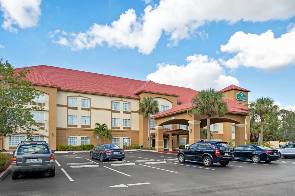 Which are the Best Hotels for Business Travelers in Lehigh Acres?
