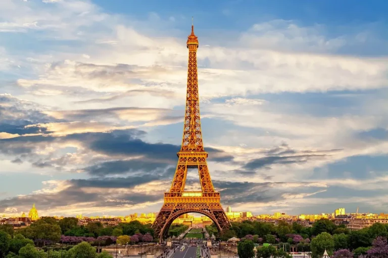 Exploring Paris: An Essential Guide For Any Traveler