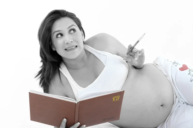 tips to travel safely while pregnant