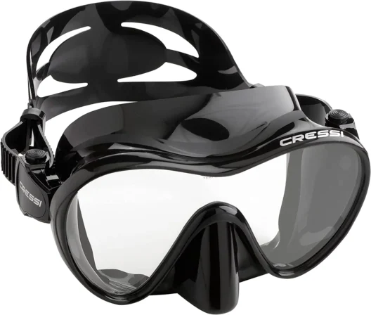 scuba diving mask