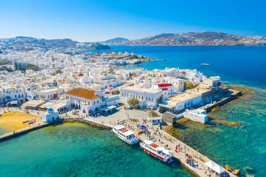 4 Must-Visit Destinations to Discover the Charm of Greece