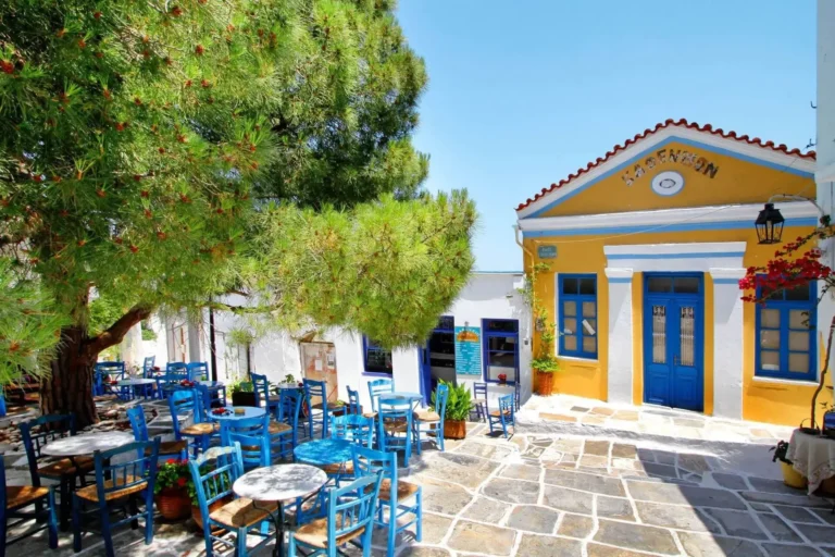 4 Must-Visit Destinations to Discover the Charm of Greece